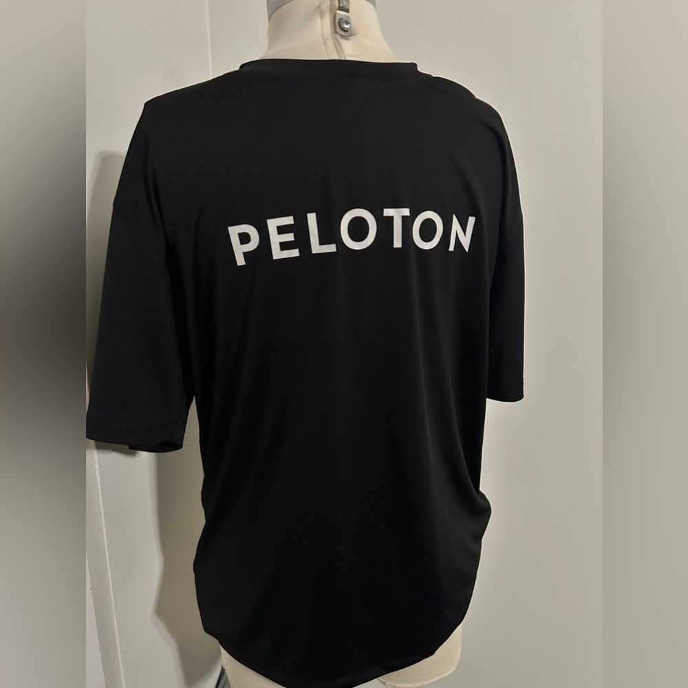 Peloton men’s Large t-shirt
